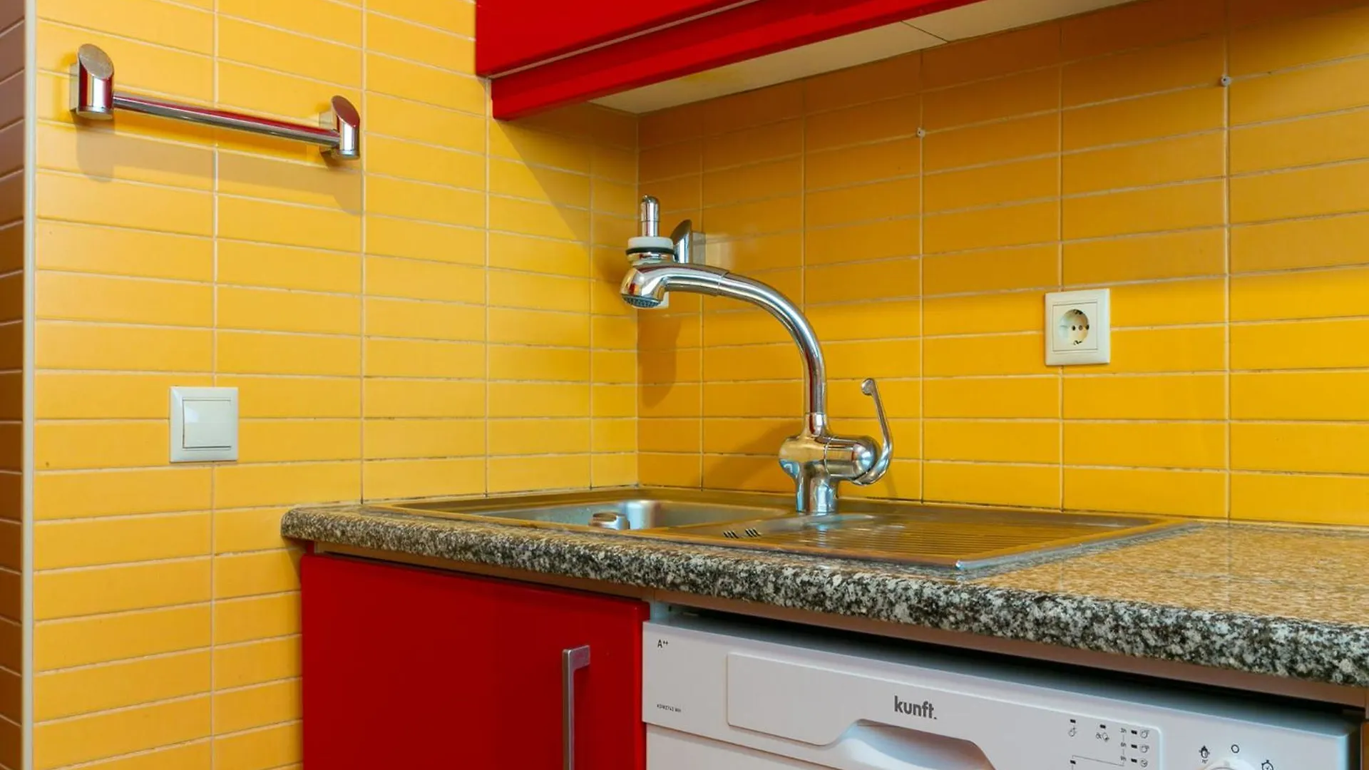 Vila B28 - Stylish Typical House Lagos 0*,  Portugalsko